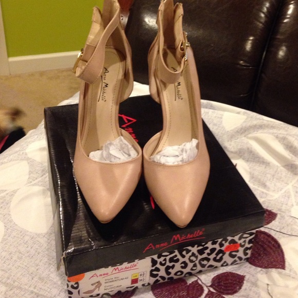 Anne Michelle Nude size 8.5
