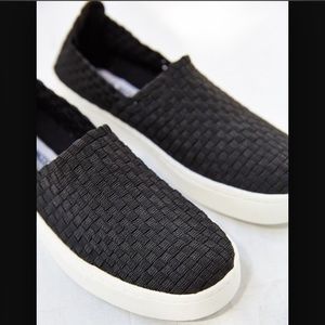 ❗️Flash sale end at 2am Steve Madden slip on shoes