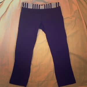 Navy lululemon crop!
