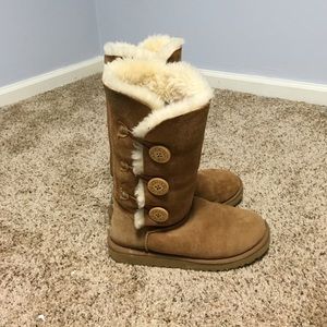 tall med. brown UGG boots