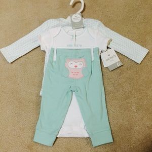 Carters baby girl clothes brand new.
