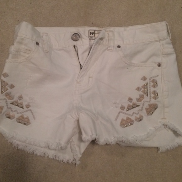 Free People Pants - Free people white shorts with tan design