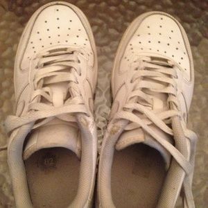 Nike Air Force 1 tennis shoes