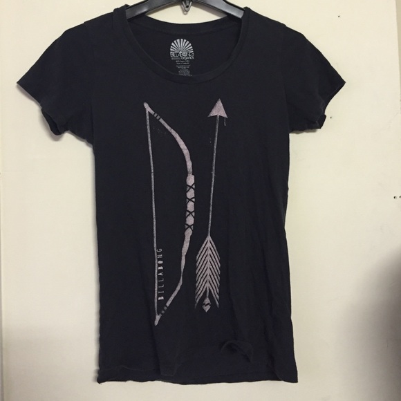 Billabong black top with arrow