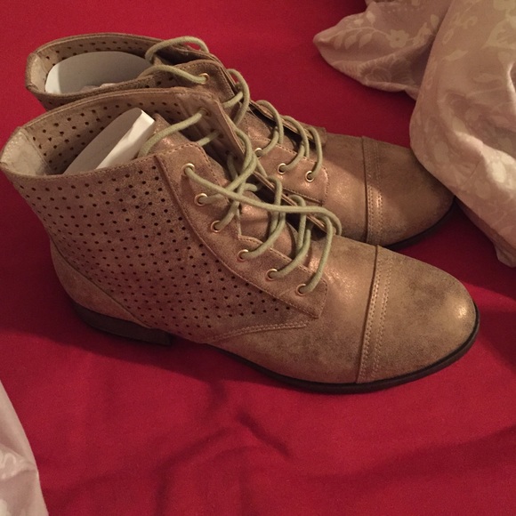 Gold combat boots - Picture 2 of 3