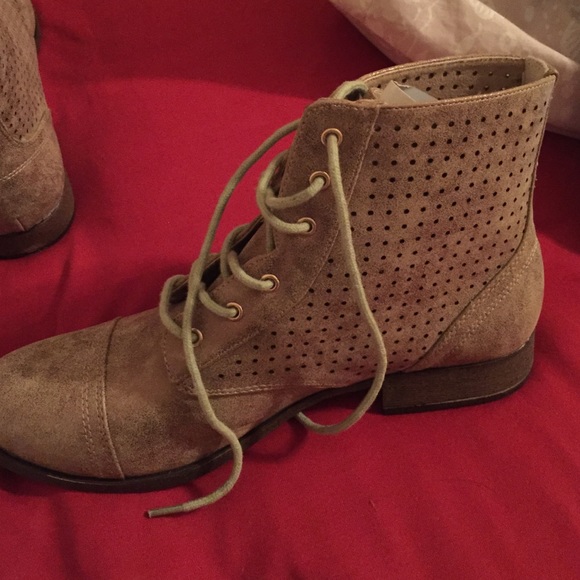Gold combat boots - Picture 3 of 3