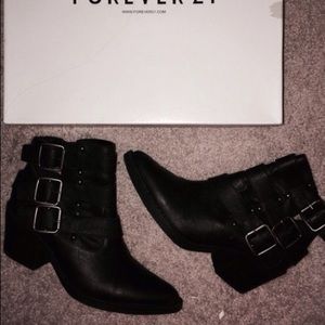 🚫on hold🚫Forever 21 black biker booties