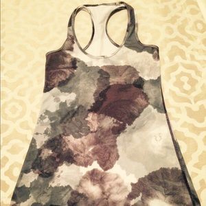Lululemon tank