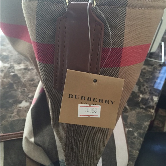 Burberry bucket purse