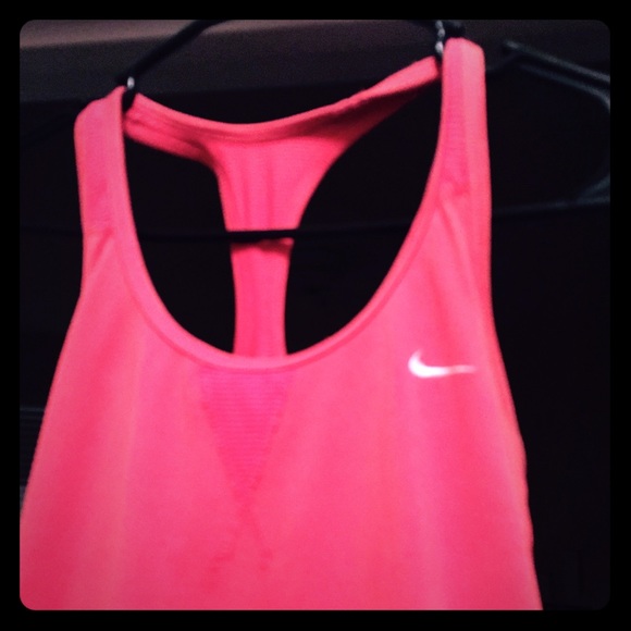 Nikey tank