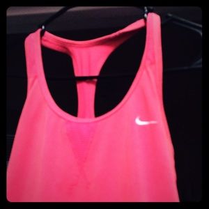 Nikey tank
