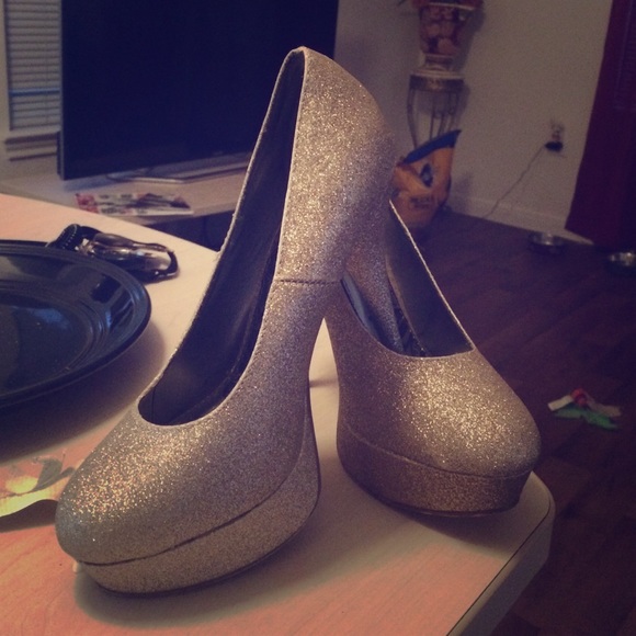 Glittery gold high heels