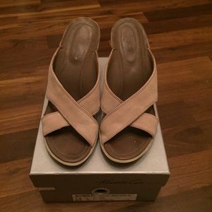 Kenneth Cole Heart Breaker Suede Slip ons in Stone