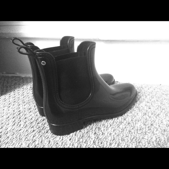 Ankle rain boots