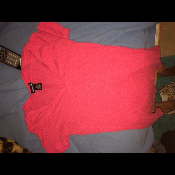 Wetseal v neck