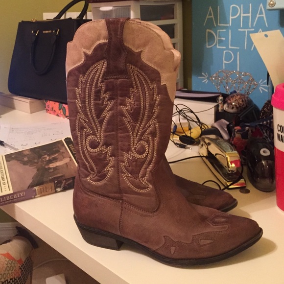 Cute cute Western boots !!
