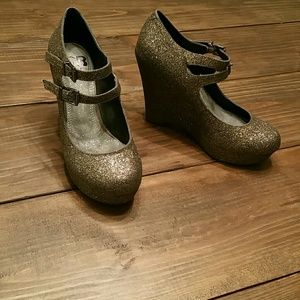 Gianni Bini Goldish/Silver Glitter heels
