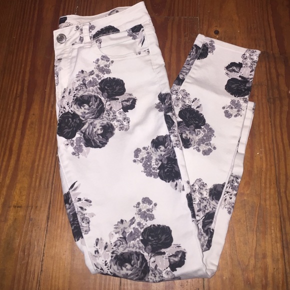 Black & white Floral print American eagle Jegging