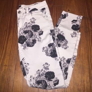 Black & white Floral print American eagle Jegging