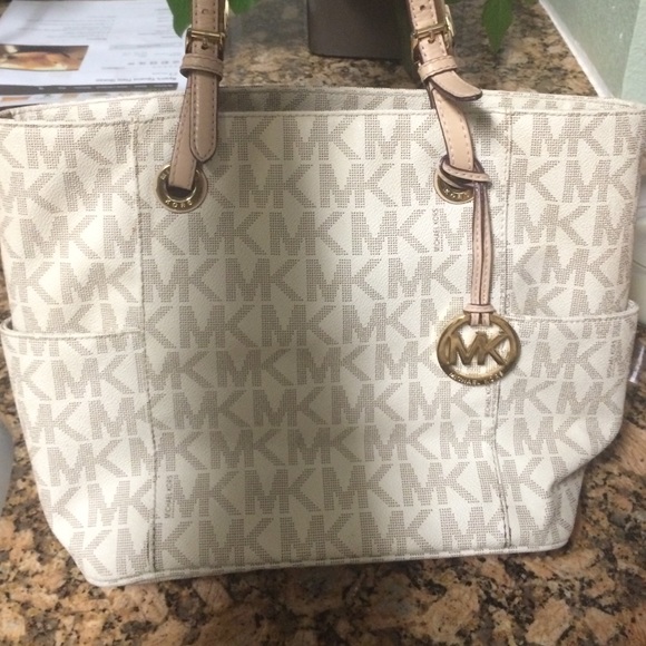 Michael Kors East West Signature Jet Set Tote