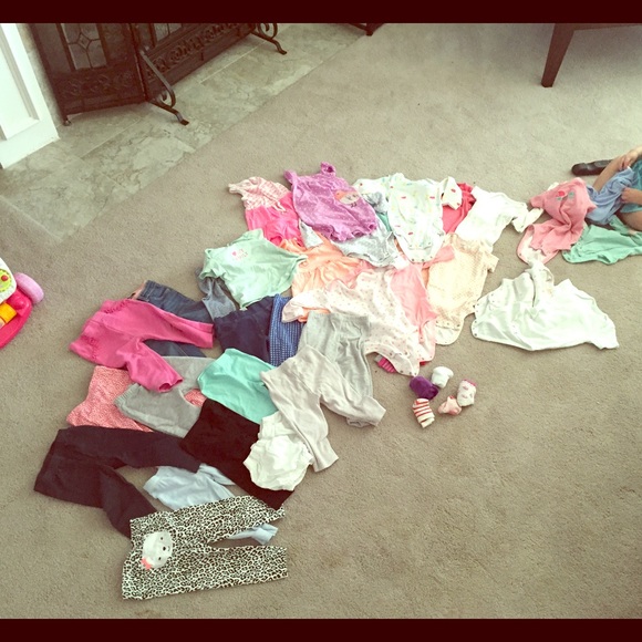 15 l/s sleeve onesies 16 pants, 3 dresses.