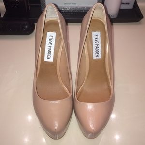 NEW WITH TAGS-Steve Madden Nude Pumps