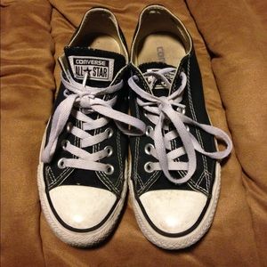 Black converse low top