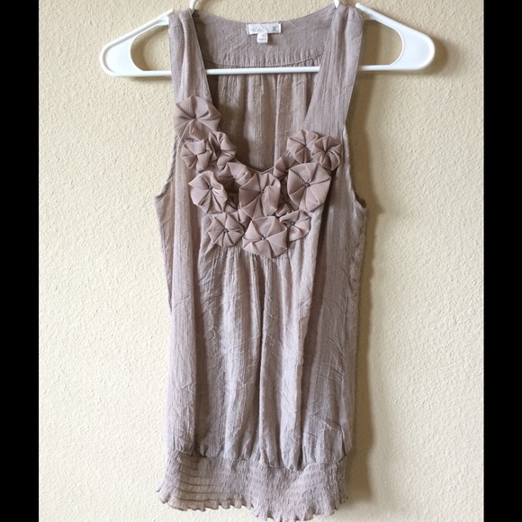 Cute Floral top! Great price!!! - Picture 1 of 1