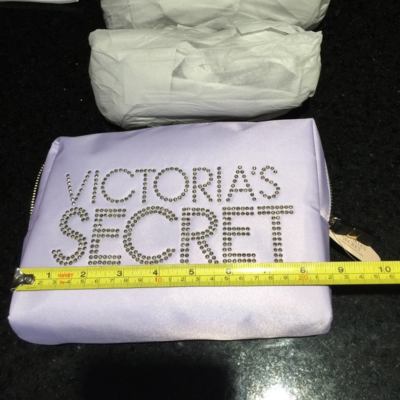 🎉LAST ONE LEFT🎉Victoria secret makeup bag - Picture 2 of 4
