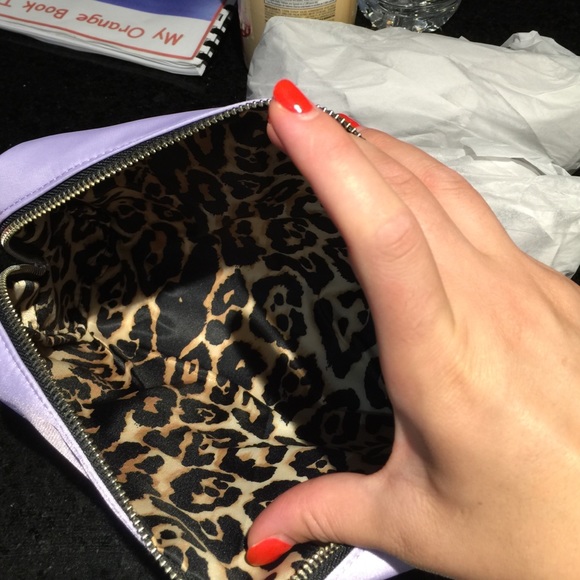 🎉LAST ONE LEFT🎉Victoria secret makeup bag - Picture 4 of 4