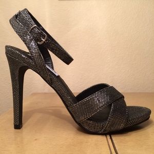 Sparklie Game show shoes! Steve Madden 8