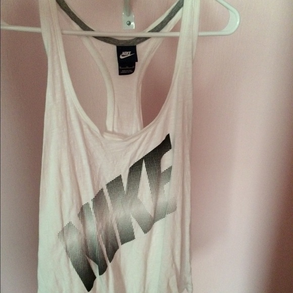Nike Tank worn once - Picture 3 of 3