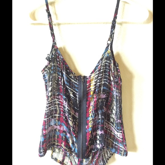 Sexy pattern top! - Picture 2 of 2