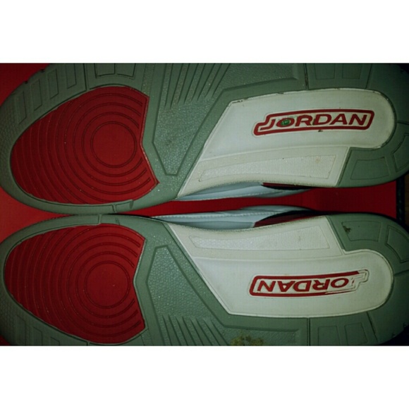 Fire red 3s - Picture 3 of 4