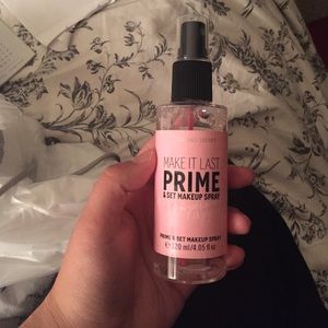 Victoria secret prime and set makeup spray