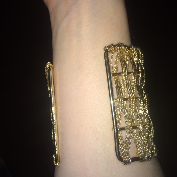 ✨Metal-Weave Gold Tone Cuff Bracelet✨ - Picture 3 of 4