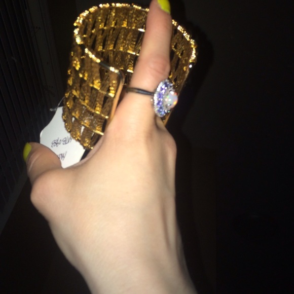 ✨Metal-Weave Gold Tone Cuff Bracelet✨ - Picture 4 of 4