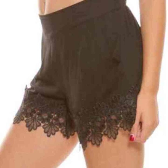💞Black chiffon crochet lace hem shorts 💞