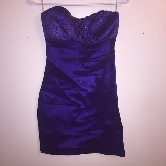 Dresses & Skirts - Purple strapless party dress