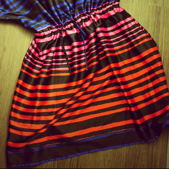 Women's top/dress - Picture 2 of 2