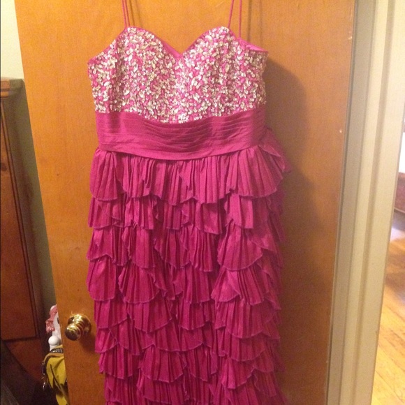 Pink fishtail ruffled dress - Picture 2 of 4