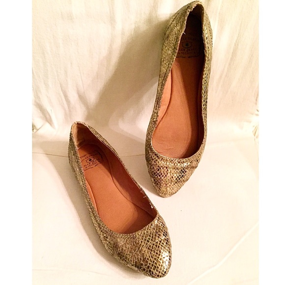 LUCKY BRAND Gold Metallic Snakeskin Pointed Flats