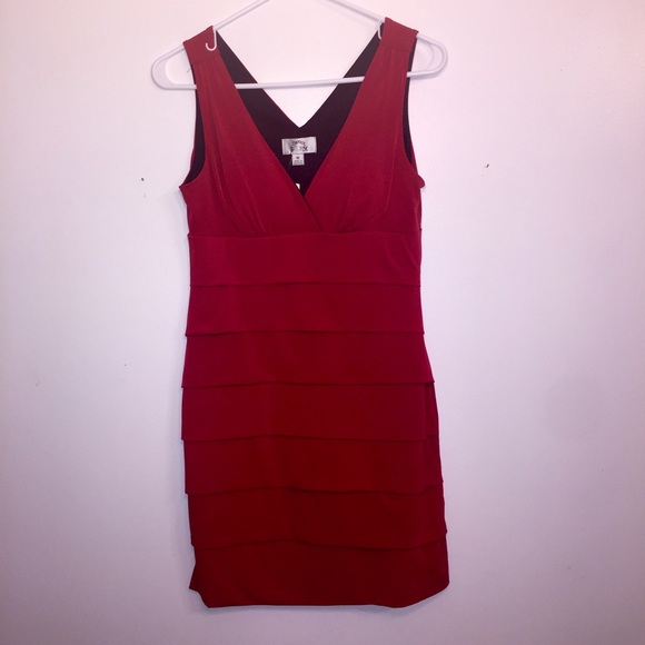 Red v-neck dress - Picture 1 of 1