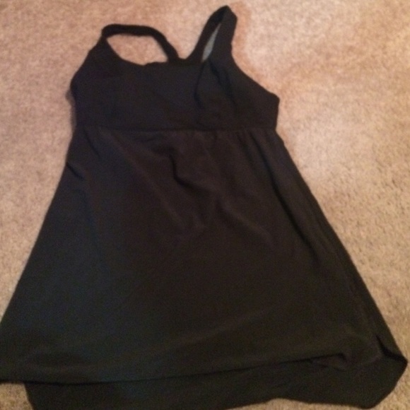 Black Lululemon tank