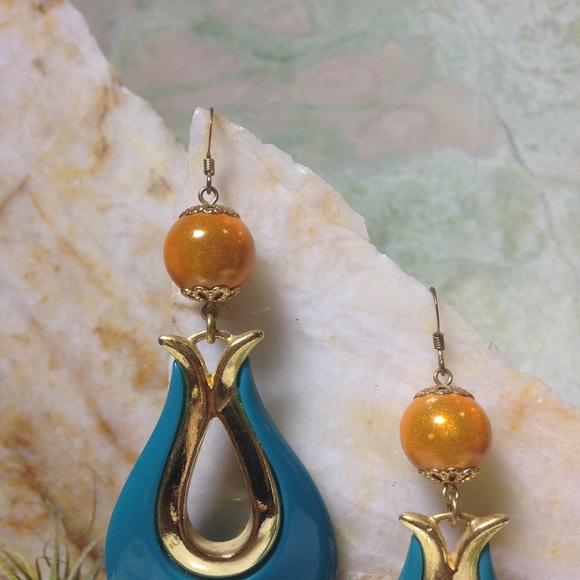 💧❤️ ✨VINTAGE TEARDROP CHANDELIER EARRINGS ✨❤️💧 - Picture 2 of 3