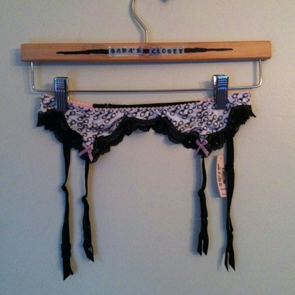 *NWT!* Victoria's Secret Handcuff & Keys Garter!!