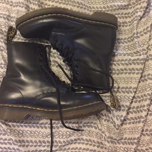Black doc Martins