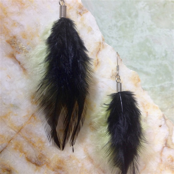 ✨🍃💗LUXURIOUS SOFT FEATHER DROP EARRINGS 💗🍃✨ - Picture 2 of 3