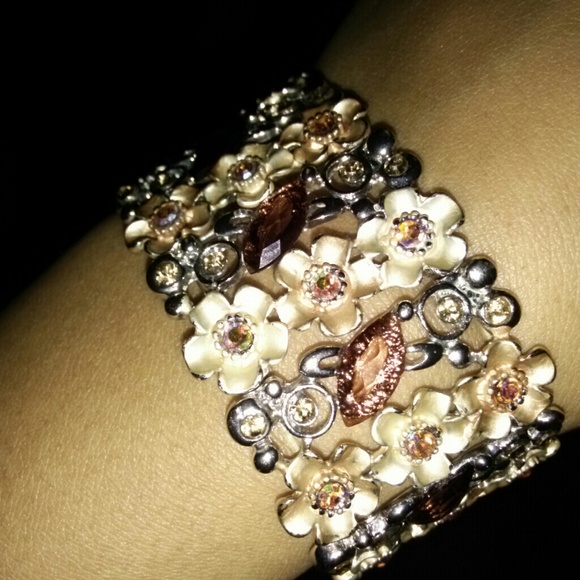 Stretchy Floral bracelet