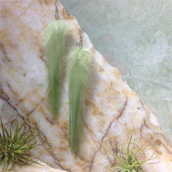 🌟💗🎿STUNNING LUXURIOUS FEATHER DROP EARRINGS🎿💗 - Picture 1 of 3